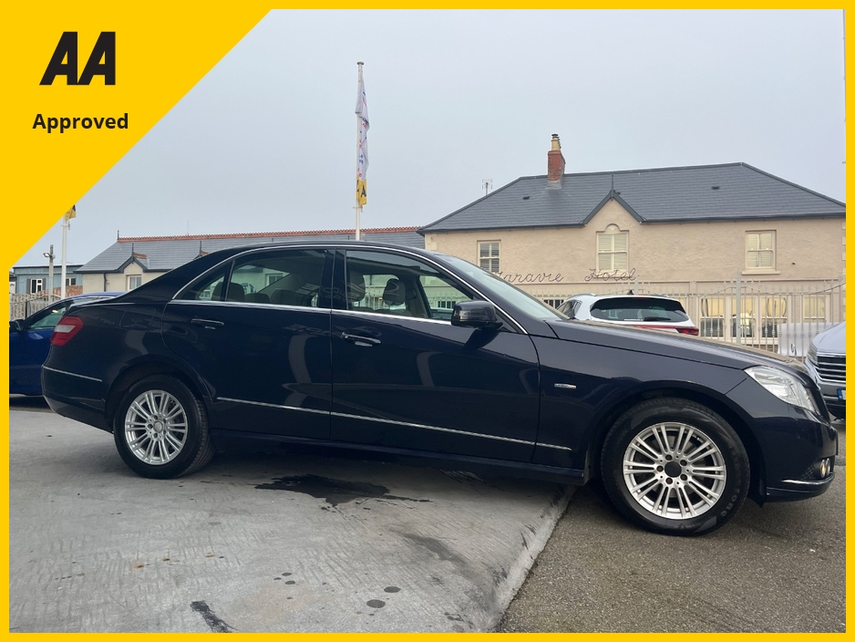 2010 Mercedes-Benz E Class - image 4