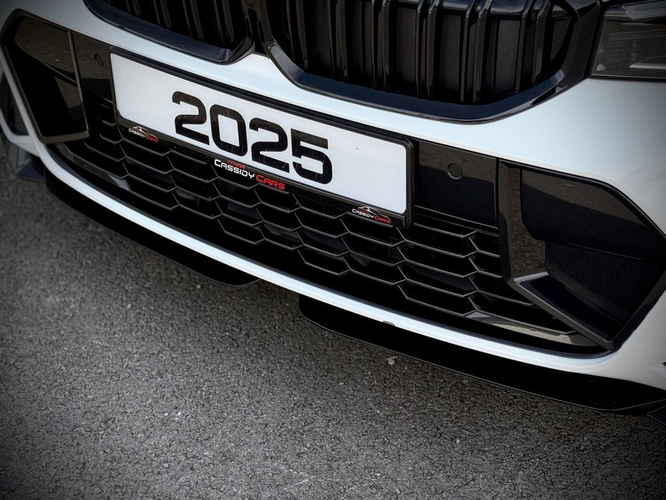 2025 BMW 3 Series - image 31