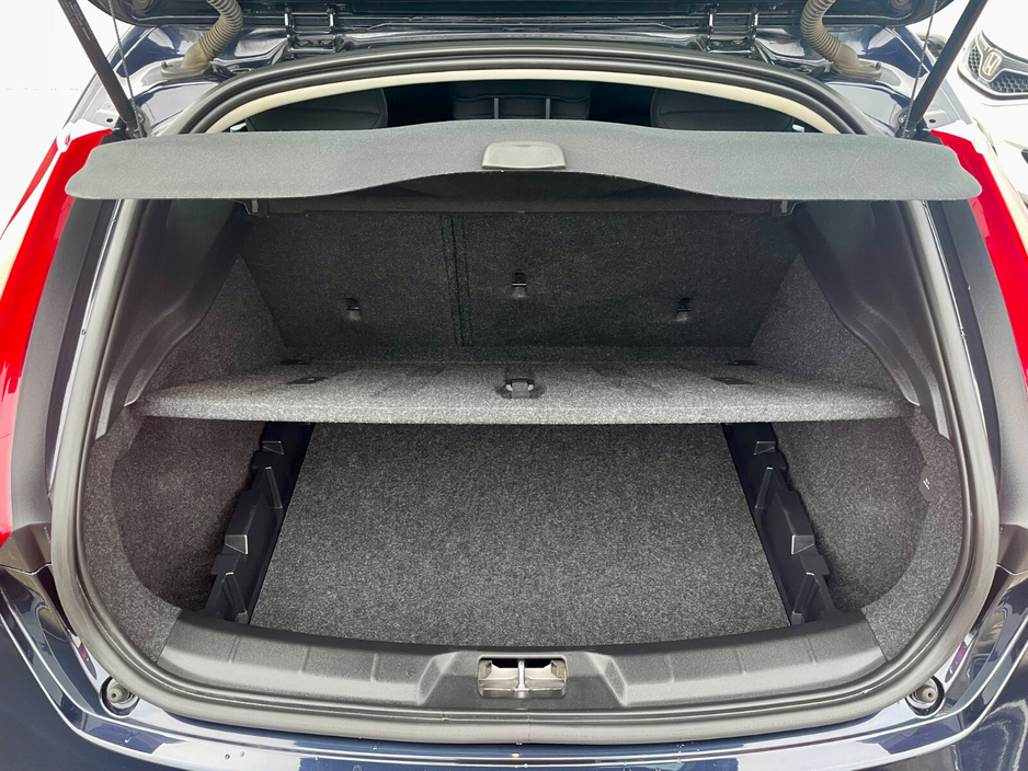 2015 Volvo V40 - image 24