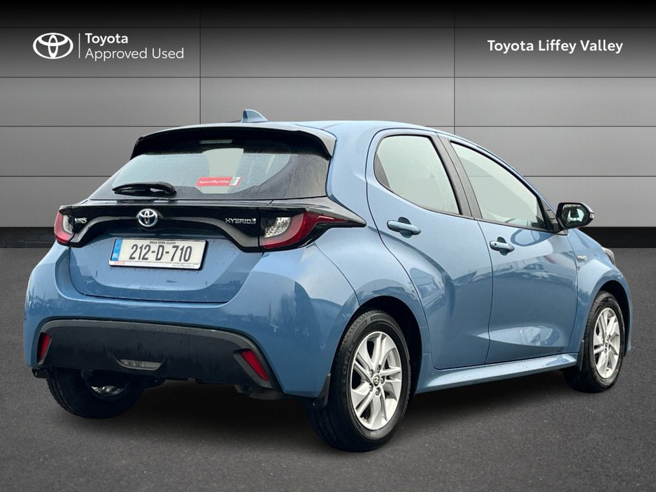 2021 Toyota Yaris - image 2