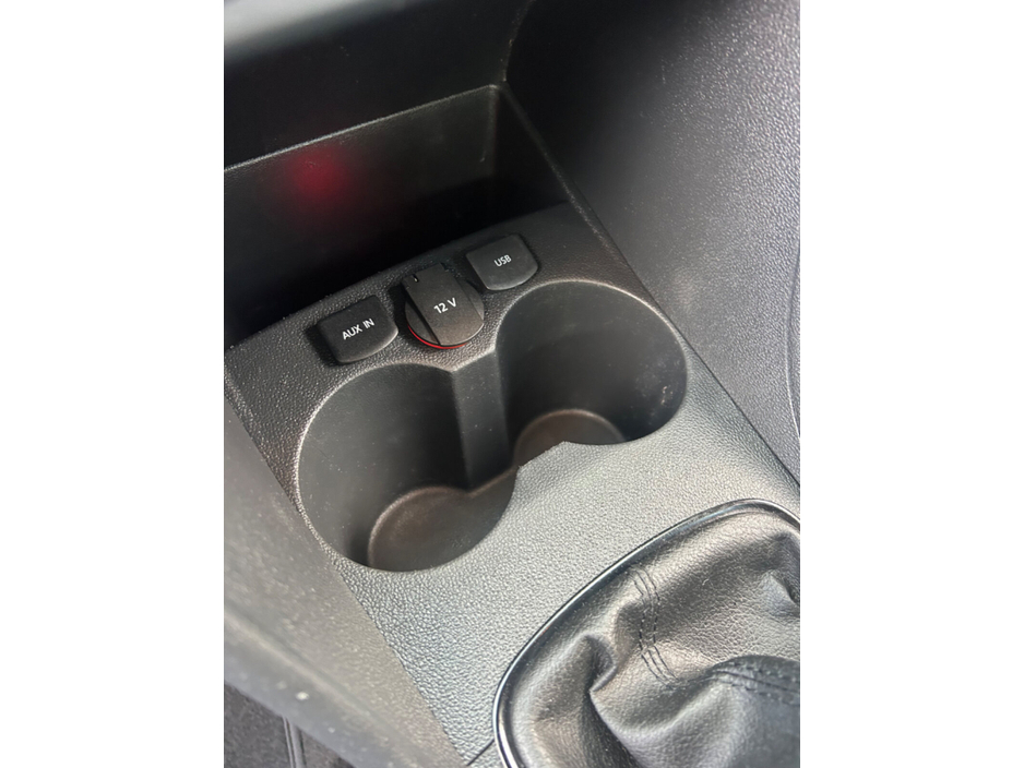 2017 Volkswagen Polo - image 24