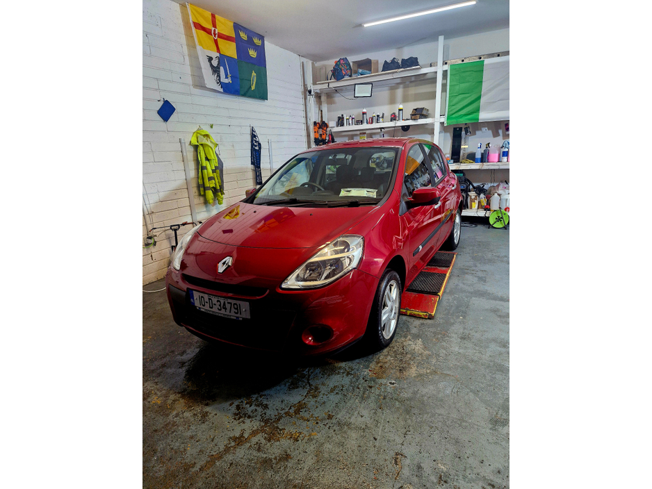 2010 Renault Clio - image 4