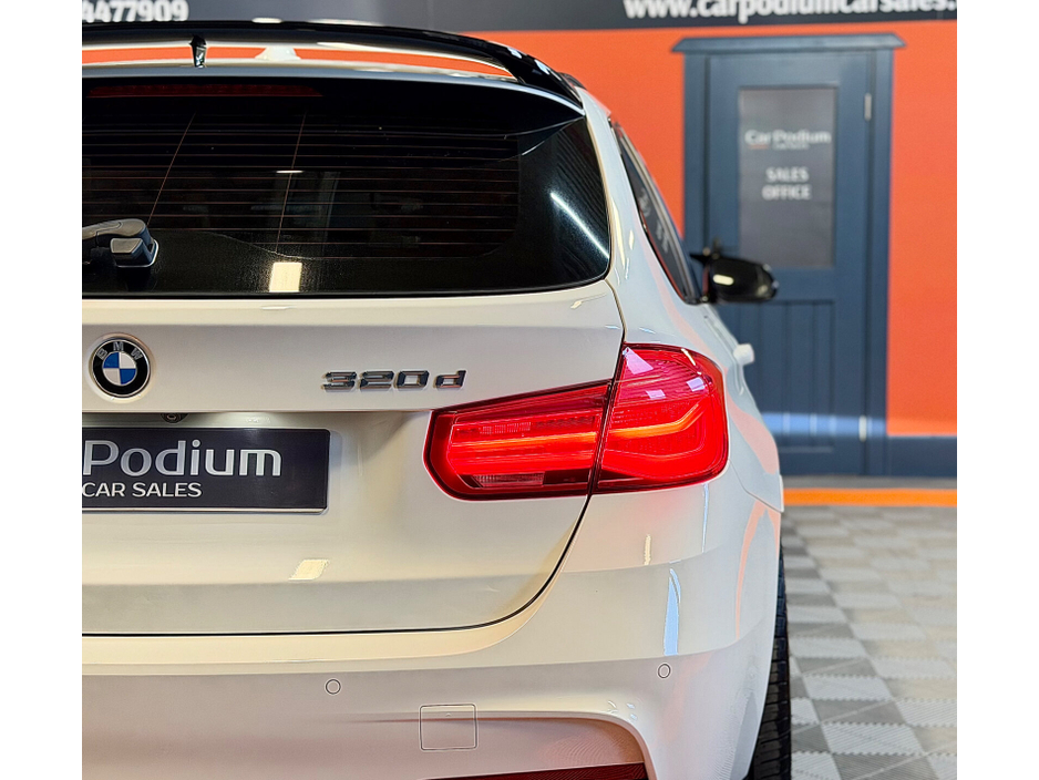 2016 BMW 3 Series - image 22