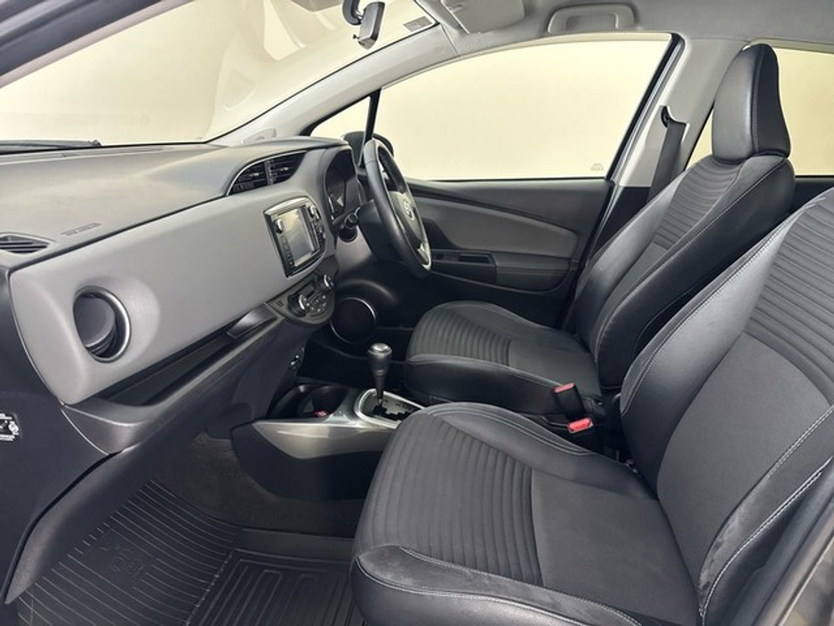 2015 Toyota Yaris - image 6