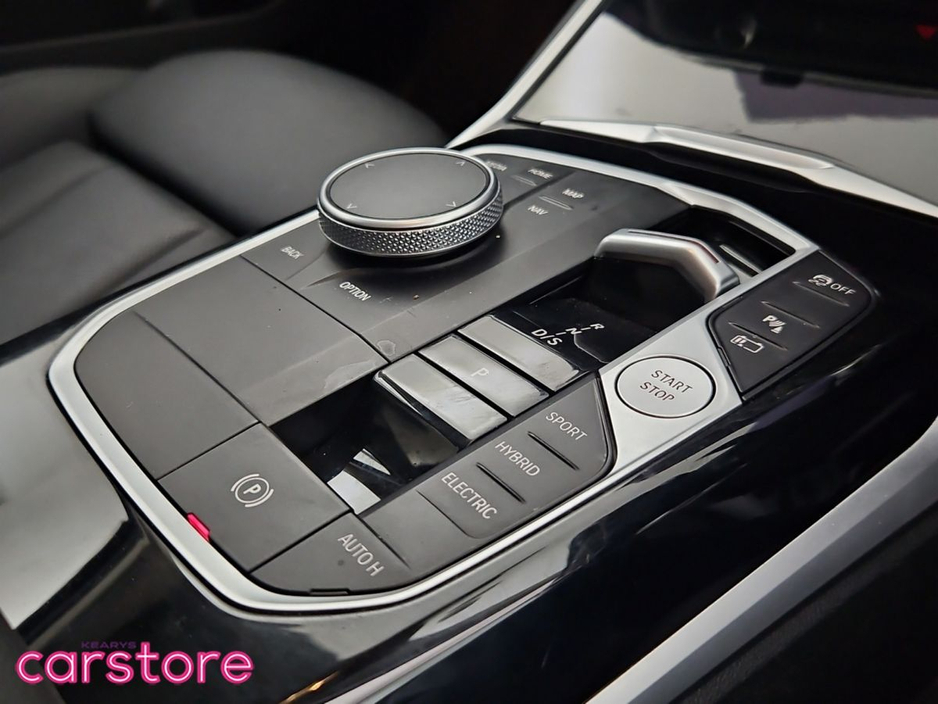 2023 BMW 3 Series - image 20