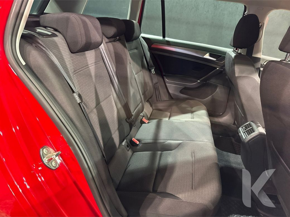 2019 Volkswagen Golf - image 13