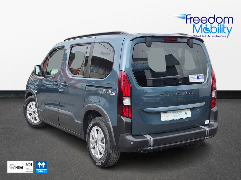 2024 Peugeot Rifter - image 3