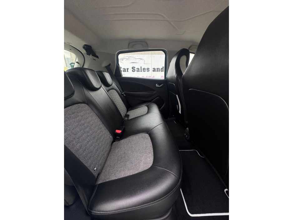 2020 Renault Zoe - image 21