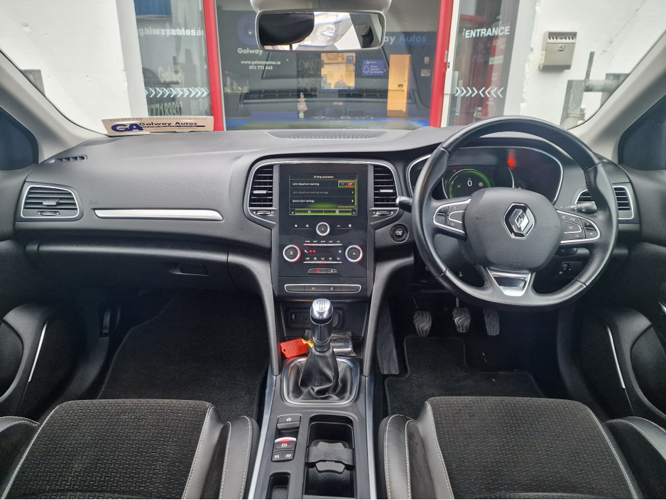 2017 Renault Megane - image 21