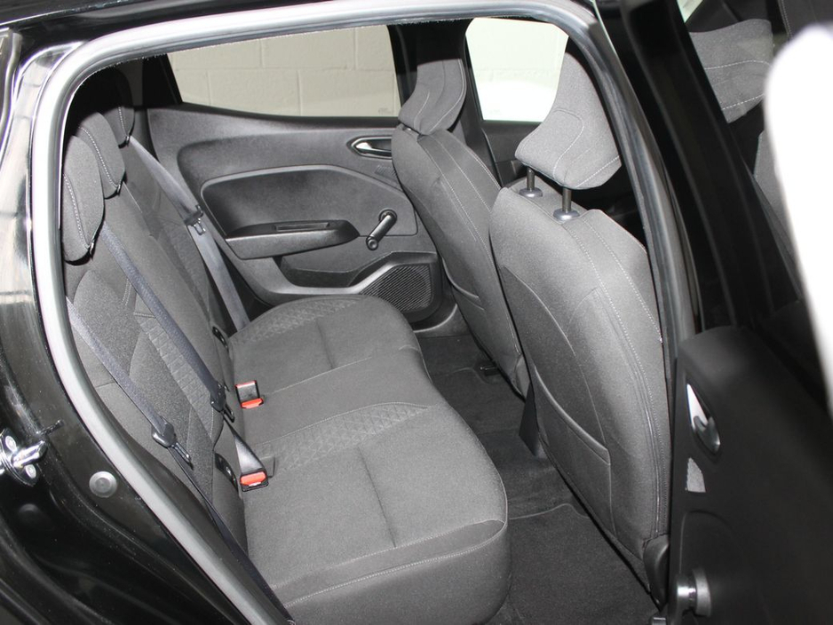 2020 Renault Clio - image 13