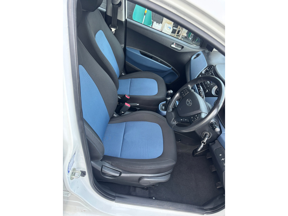 2016 Hyundai i10 - image 7