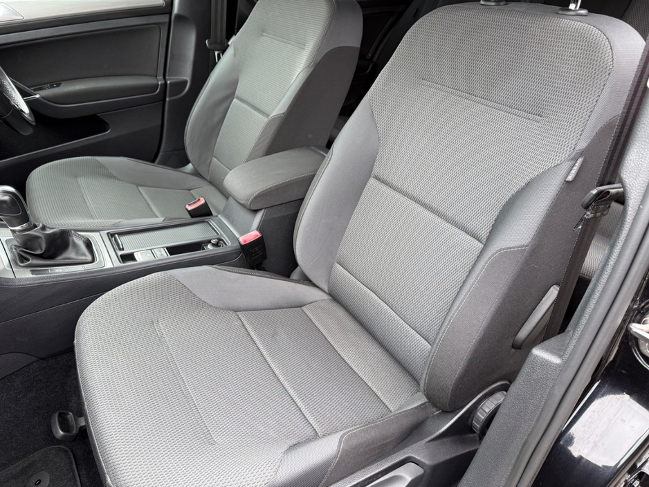 2014 Volkswagen Golf - image 8