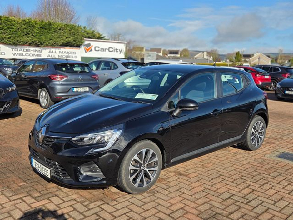 2023 Renault Clio - image 3