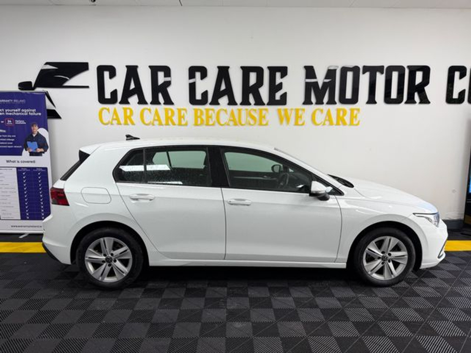 2023 Volkswagen Golf Life 1.0 TSI Mhev 110HP 5 €26,777