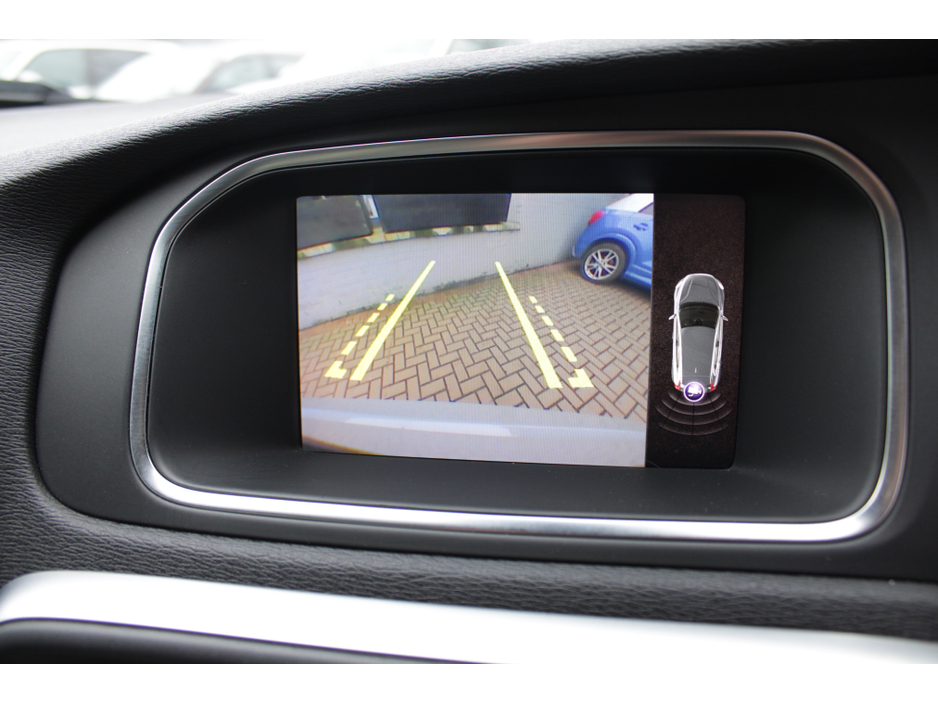 2018 Volvo V40 - image 15