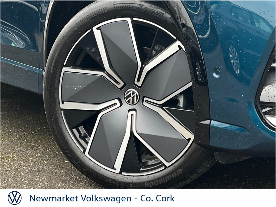 2026 Volkswagen Tiguan - image 2