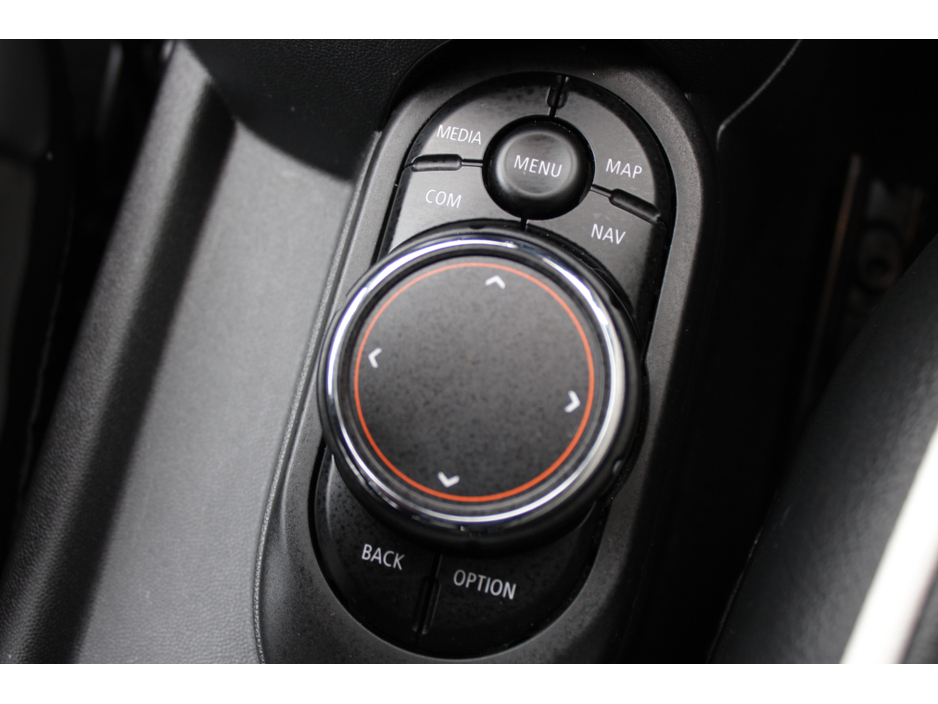 2018 MINI Cooper - image 19