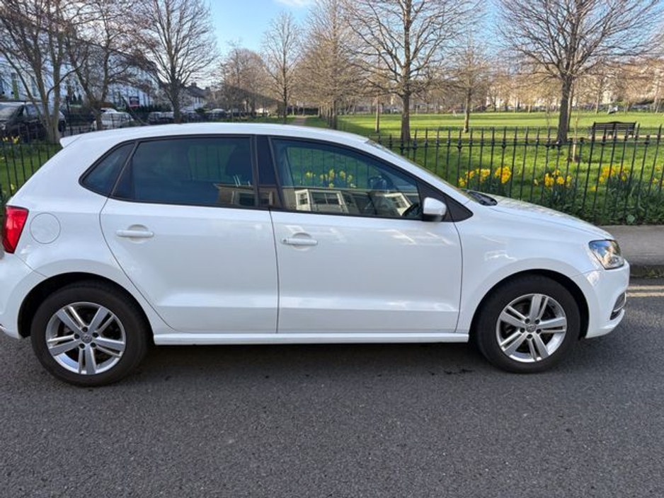 2016 Volkswagen Polo - image 3