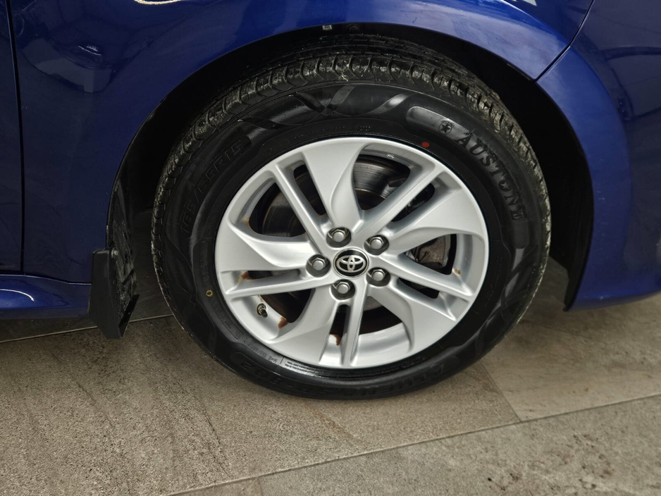 2021 Toyota Yaris - image 3