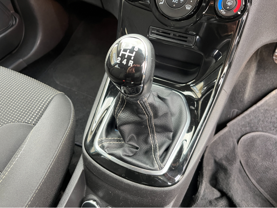 2017 Ford Fiesta - image 16