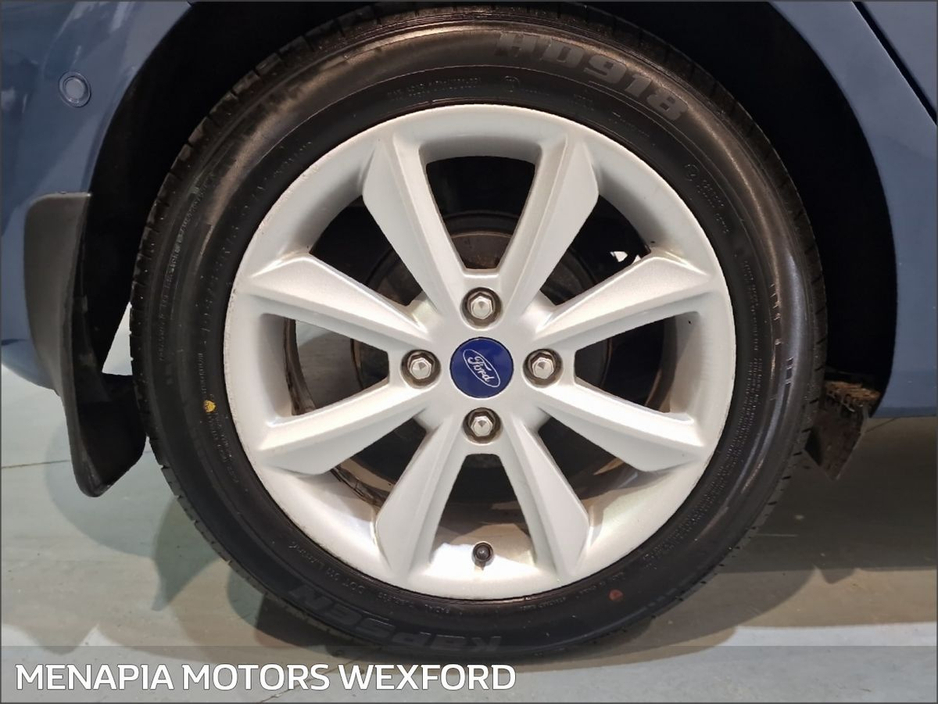 2022 Ford Fiesta - image 10