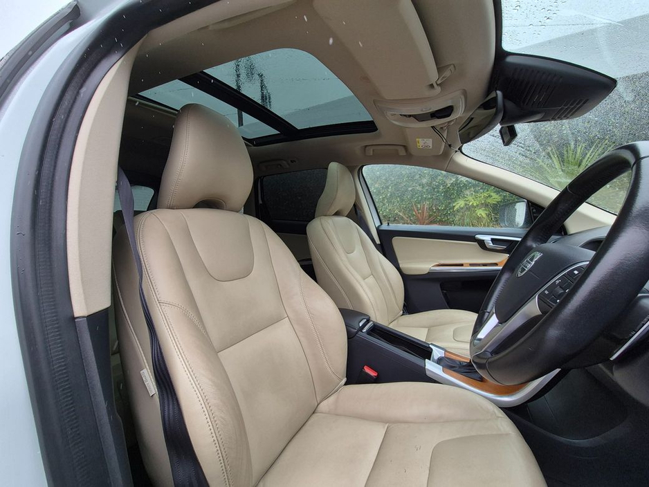 2017 Volvo XC60 - image 14