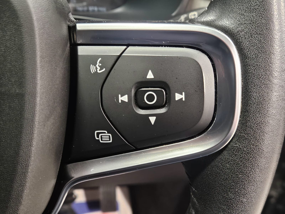 2021 Volvo XC40  €26,950