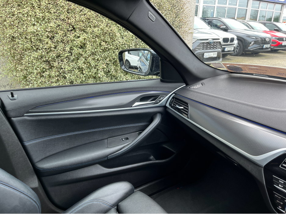 2022 BMW 5 Series - image 15
