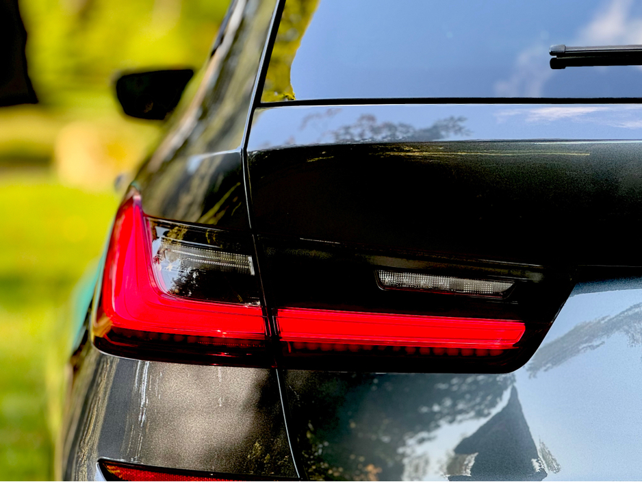 2020 BMW 3 Series - image 16