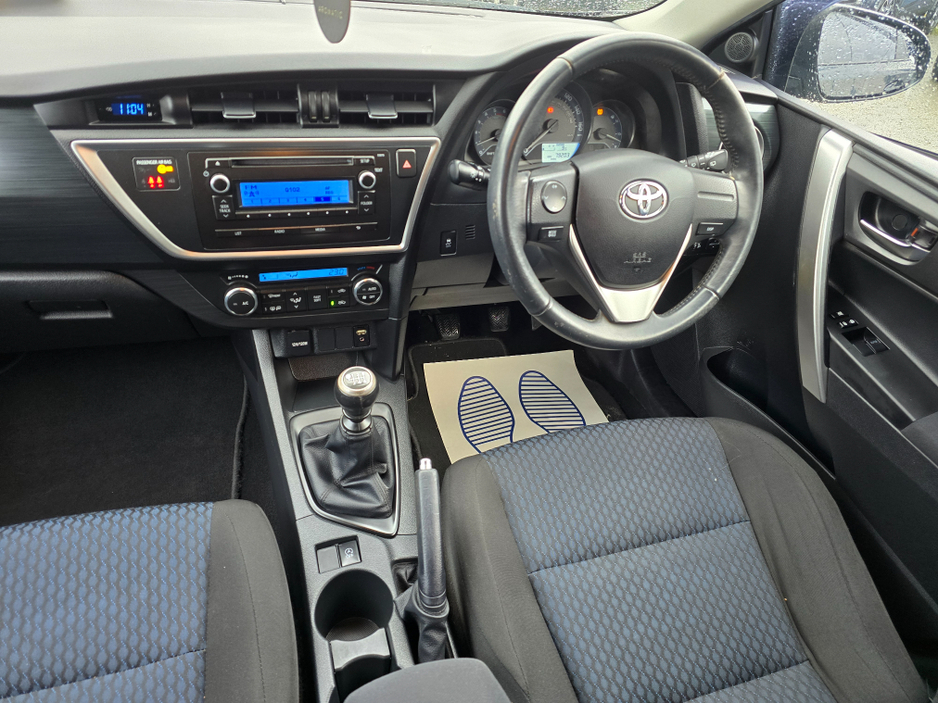 2015 Toyota Auris - image 12