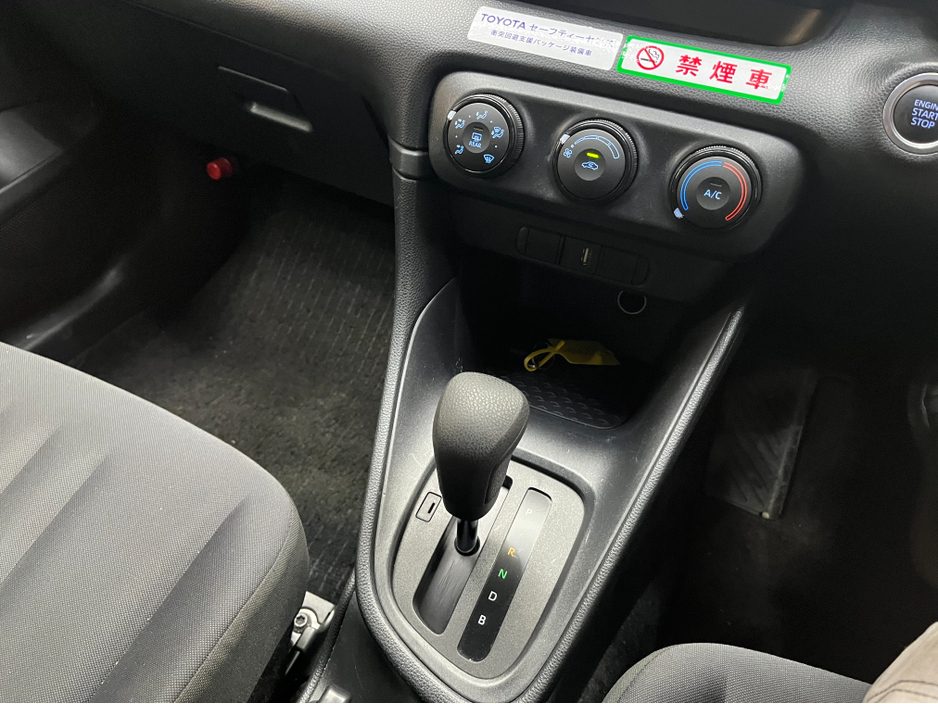 2020 Toyota Yaris - image 14