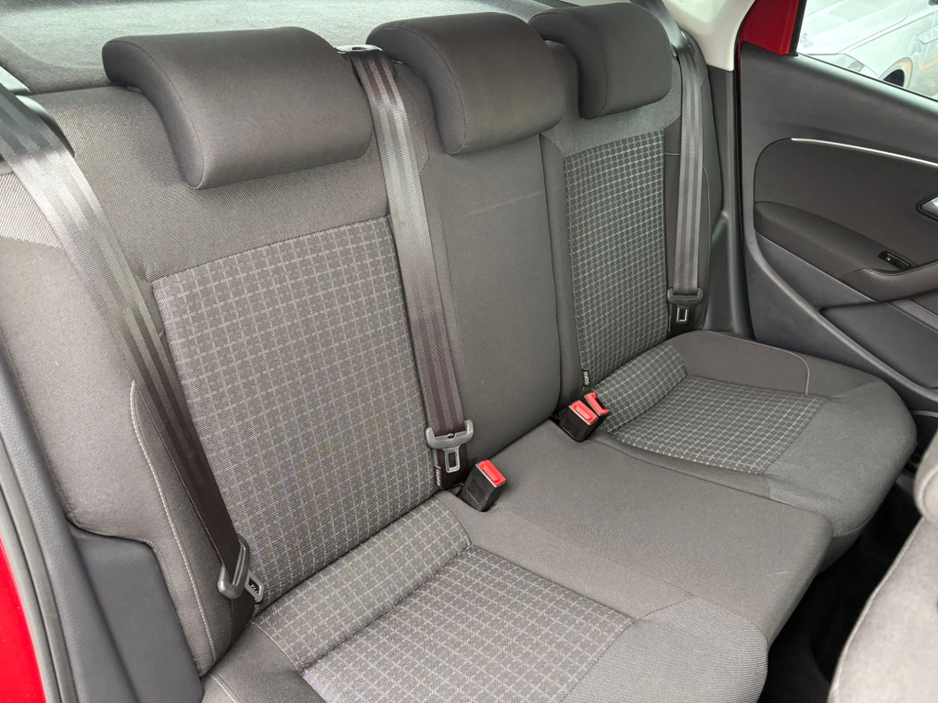 2014 Volkswagen Polo - image 17