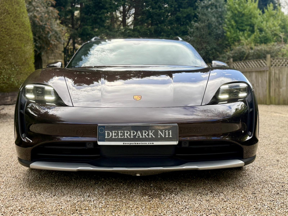 2022 Porsche Taycan - image 9