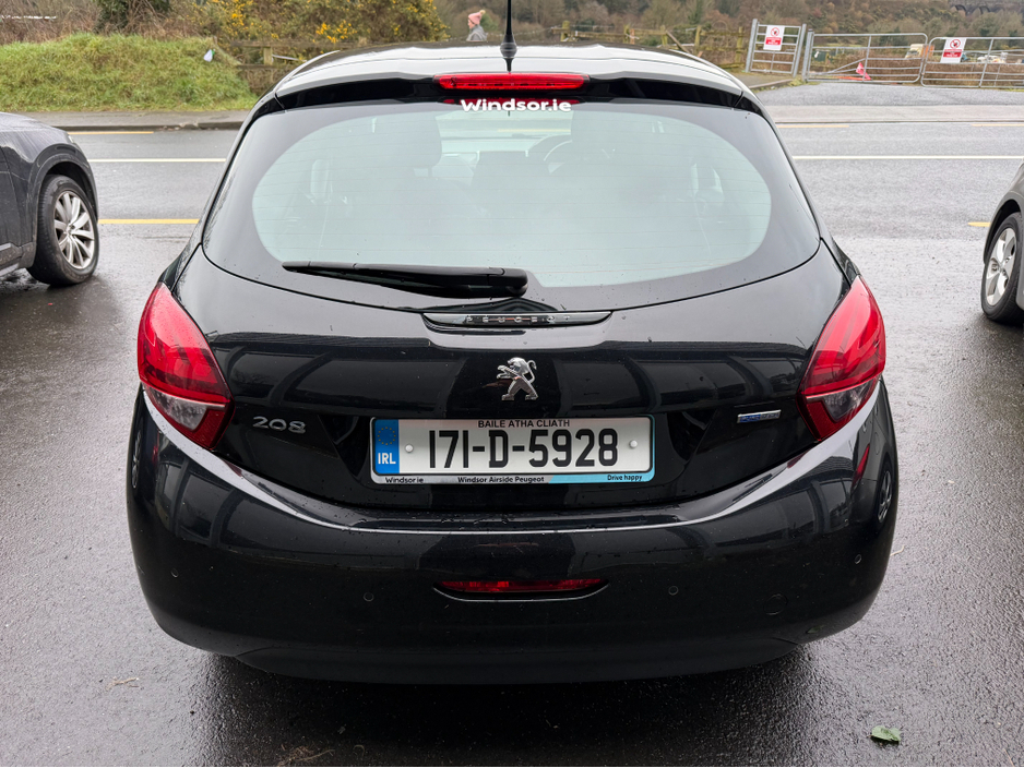 2017 Peugeot 208 - image 5