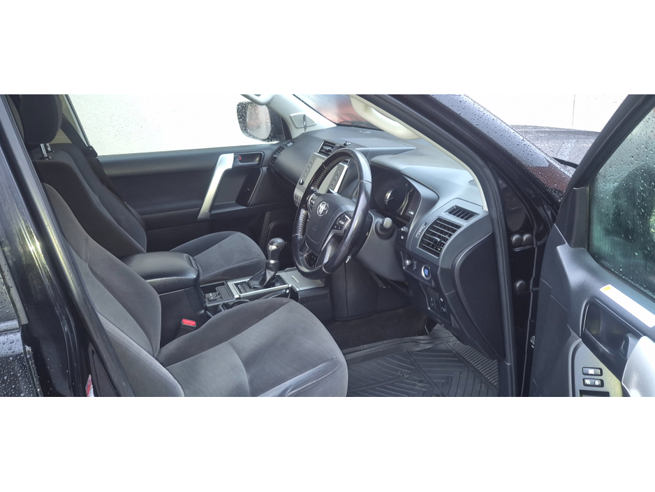 2022 Toyota Landcruiser - image 7