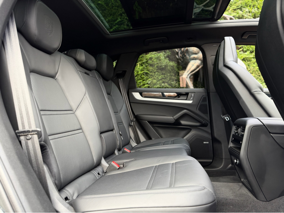 2024 Porsche Cayenne E-HYBRID 5DR AUTO €102,950