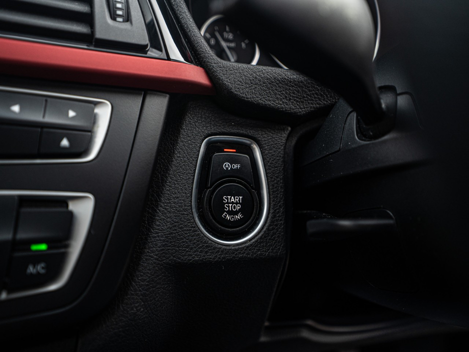 2016 BMW 3 Series - image 32