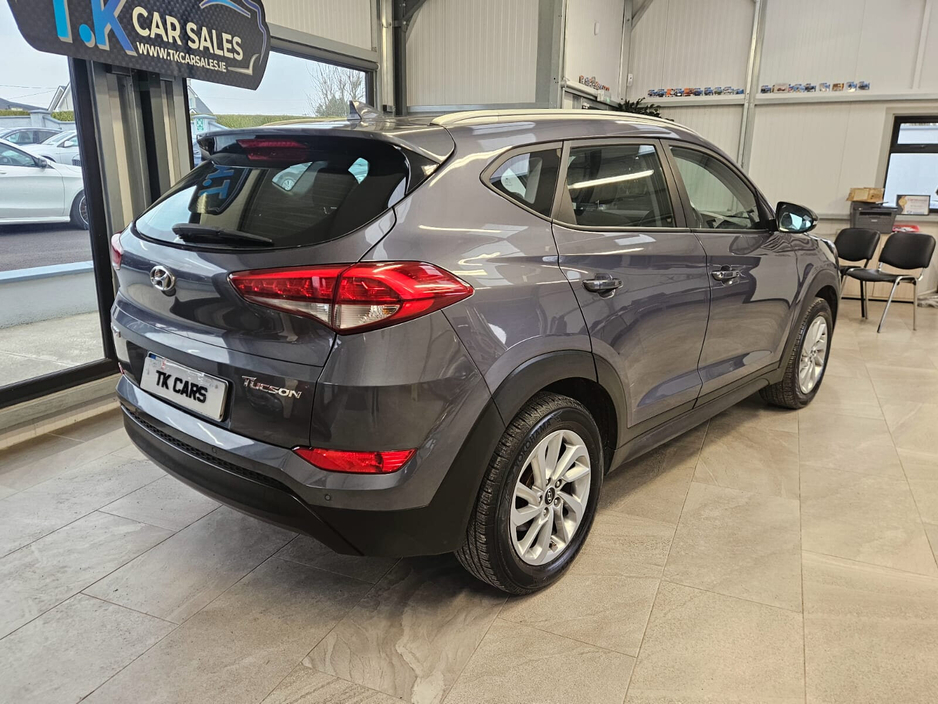 2017 Hyundai Tucson - image 2