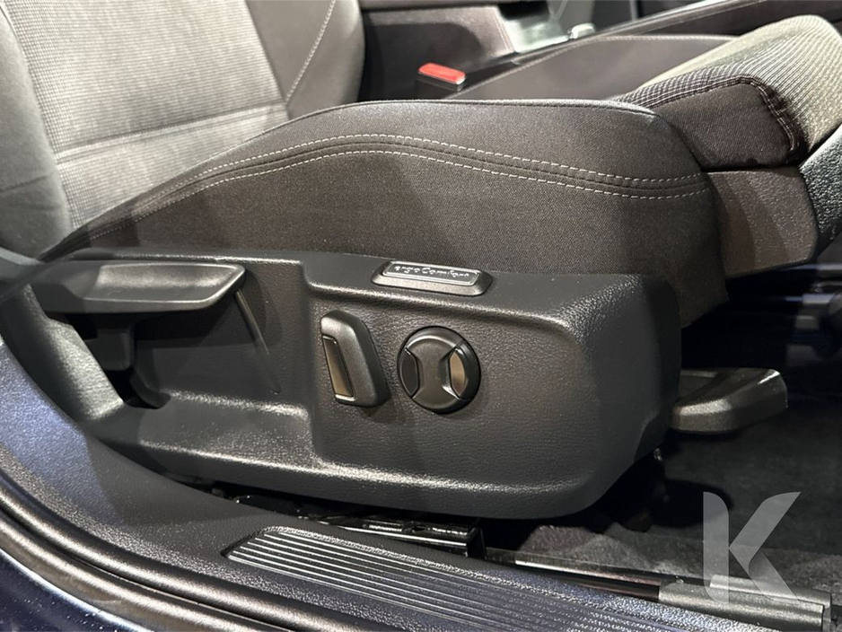 2016 Volkswagen Passat - image 16