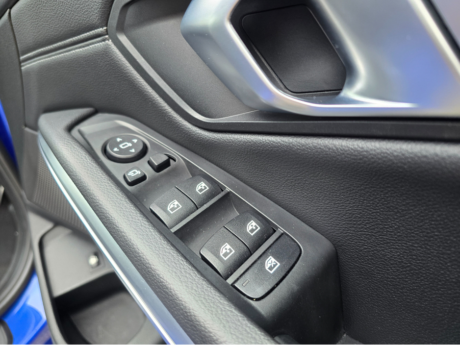 2021 BMW 3 Series - image 19