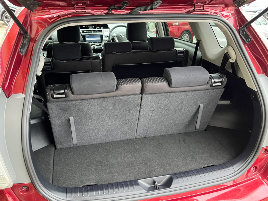 2019 Toyota Prius+ - image 8