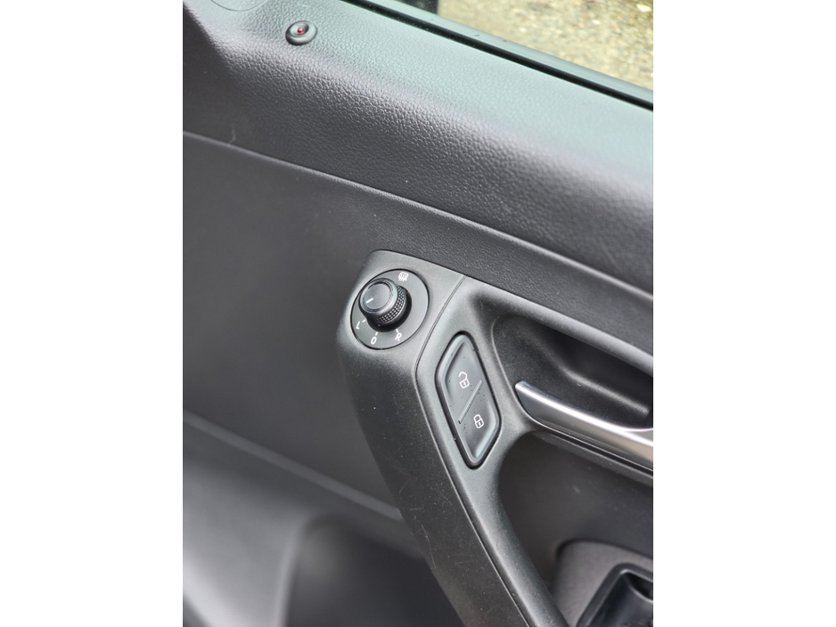 2016 Volkswagen Polo - image 18