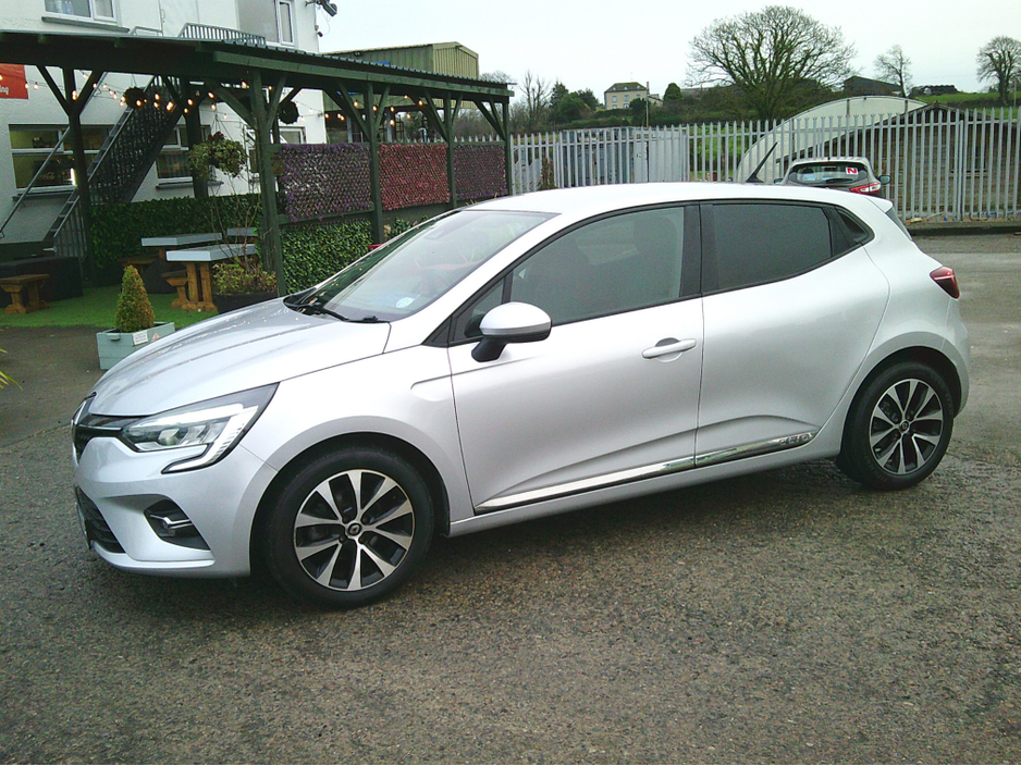 2020 Renault Clio NEW NCT 2028,  SAT./NAV., CRUISE, €180 TAX. ICONIC, LOW KMS. €12,999