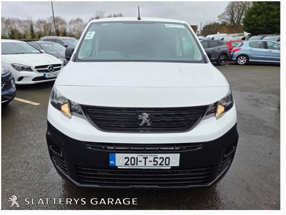 2020 Peugeot Partner - image 2