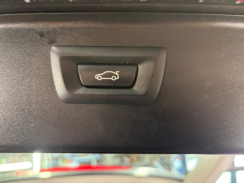 2014 BMW 5 Series - image 16