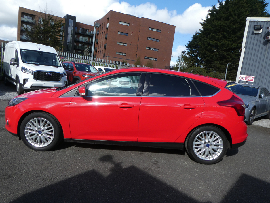 2012 Ford Focus - image 10