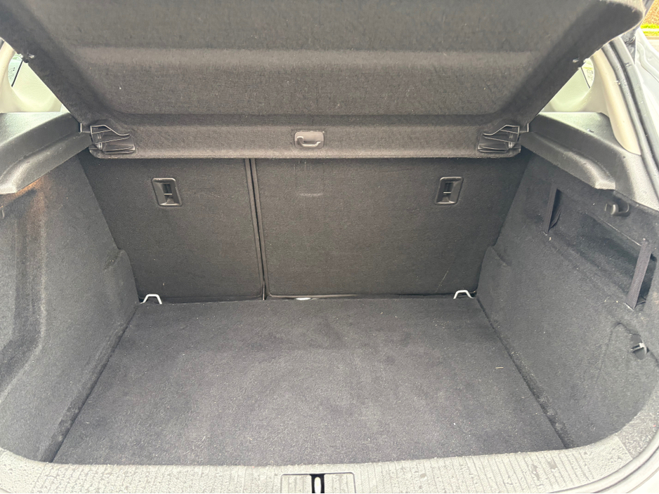 2013 Opel Astra - image 11