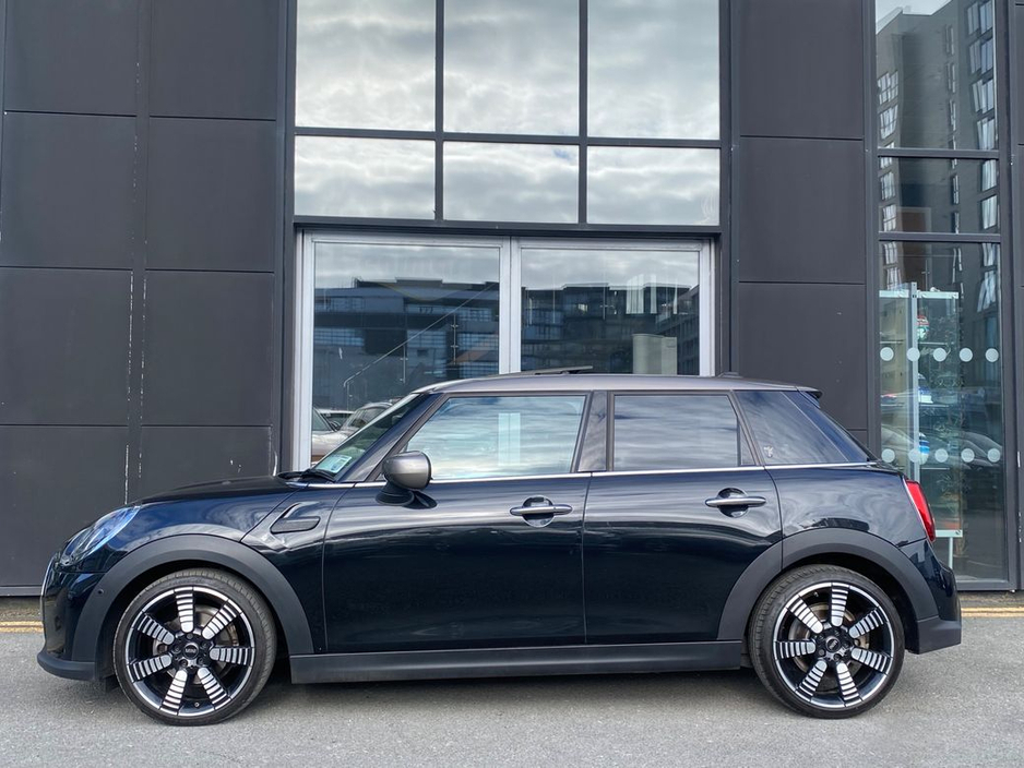 2023 MINI Cooper - image 8