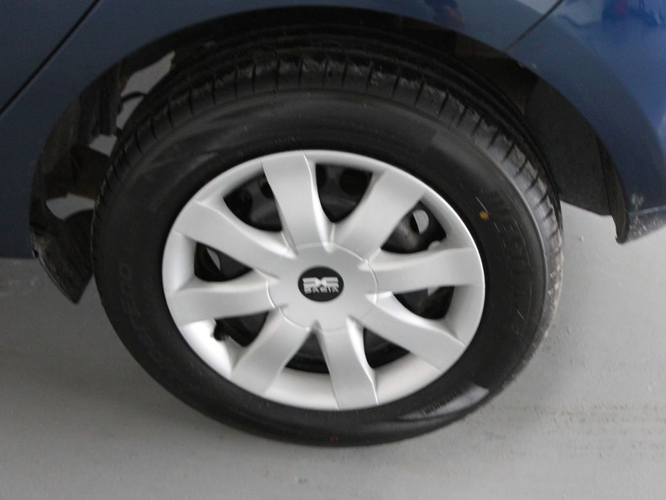 2016 Dacia Sandero - image 24