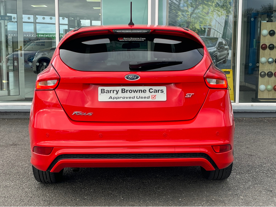 2018 Ford Focus - image 8